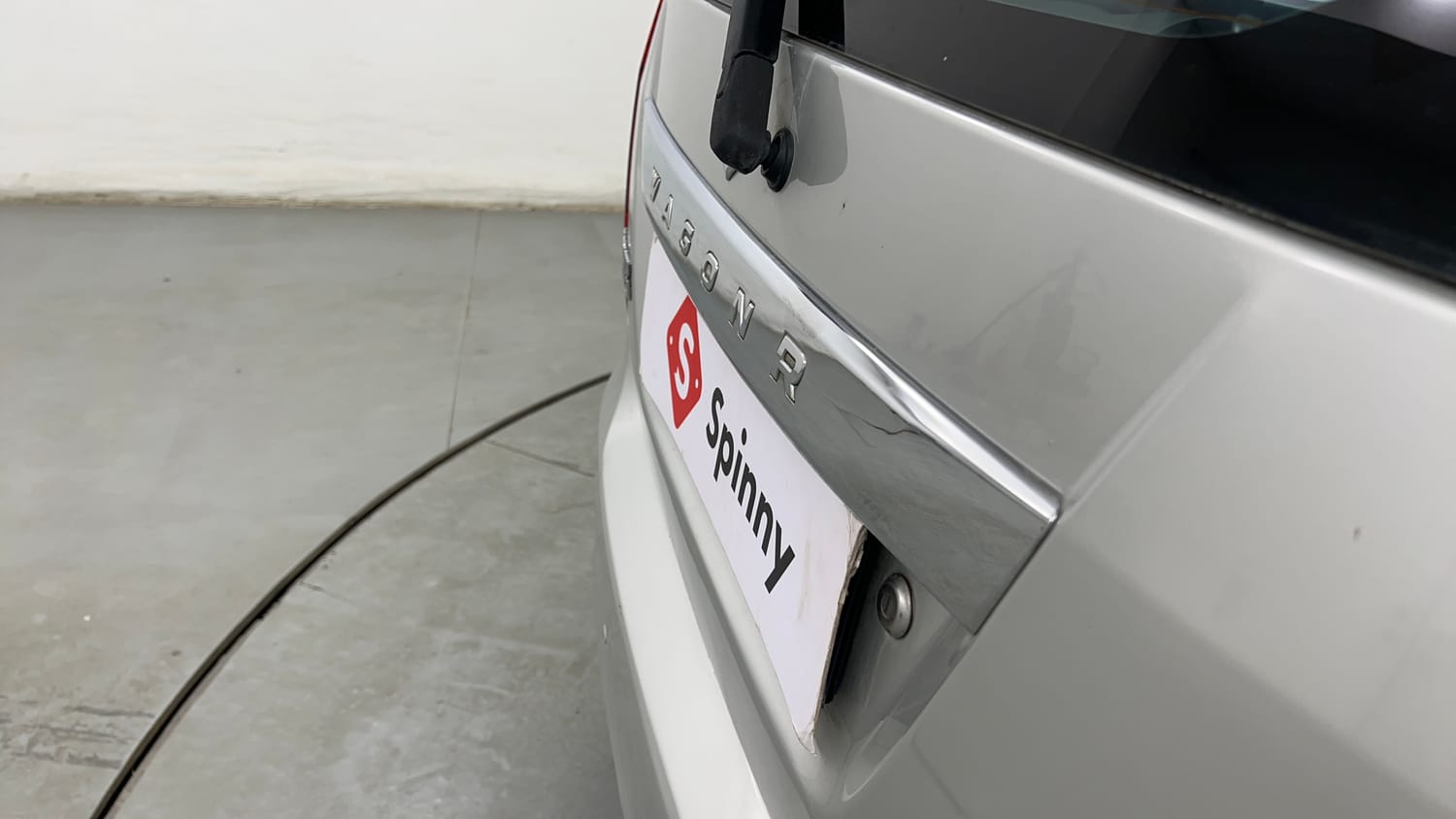 Used 2016 Maruti Suzuki Wagon R 1.0 VXI AMT Petrol Automatic dents MINOR SCRATCH
