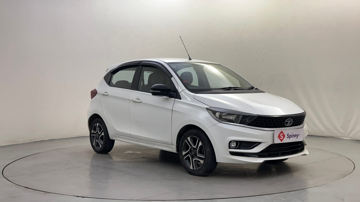 Used 2022 Tata Tiago XZA Plus Petrol Automatic exterior RIGHT FRONT CORNER VIEW