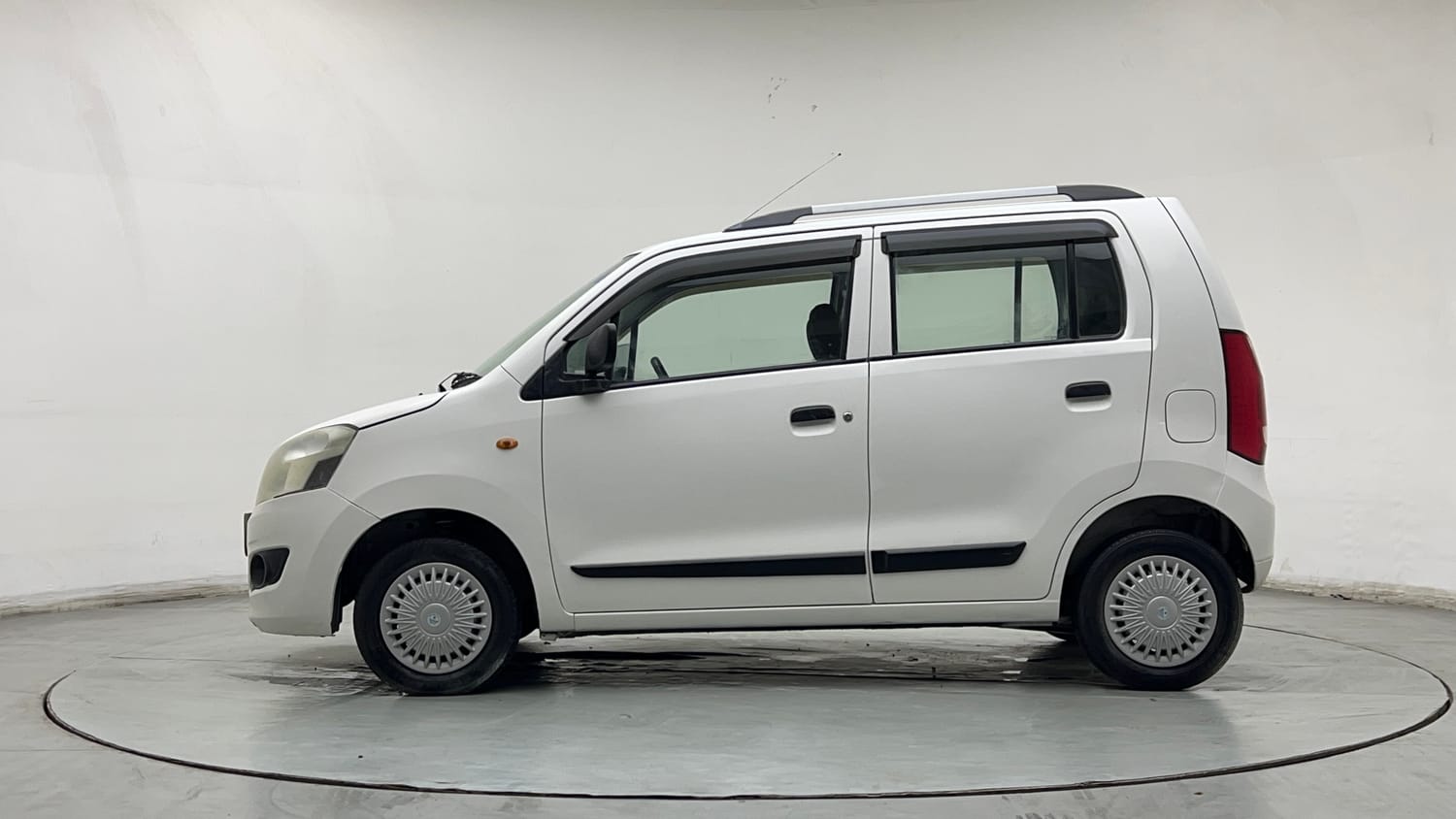 Used 2013 Maruti Suzuki Wagon R LXI Petrol Manual exterior LEFT SIDE VIEW