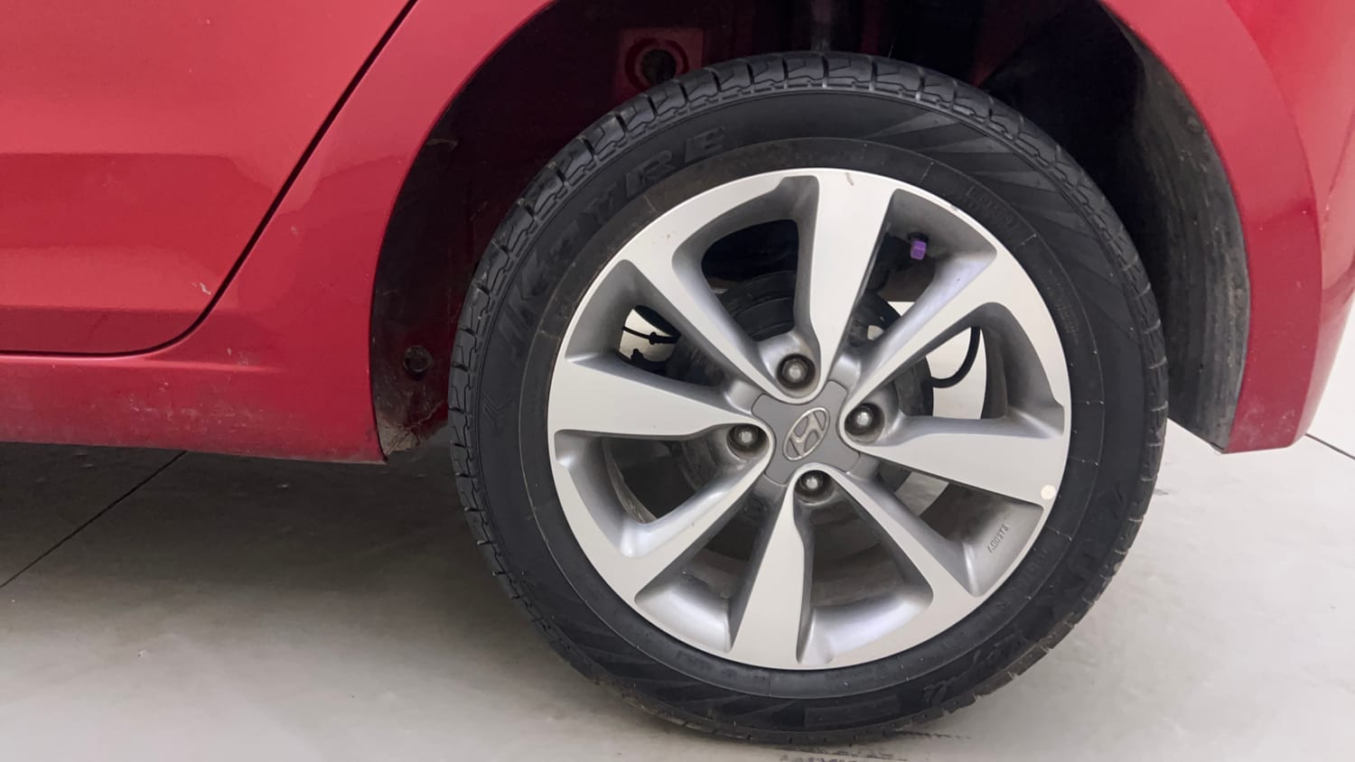 Used 2017 Hyundai Elite i20 Asta 1.2 Dual Tone Petrol Manual tyres LEFT REAR TYRE RIM VIEW