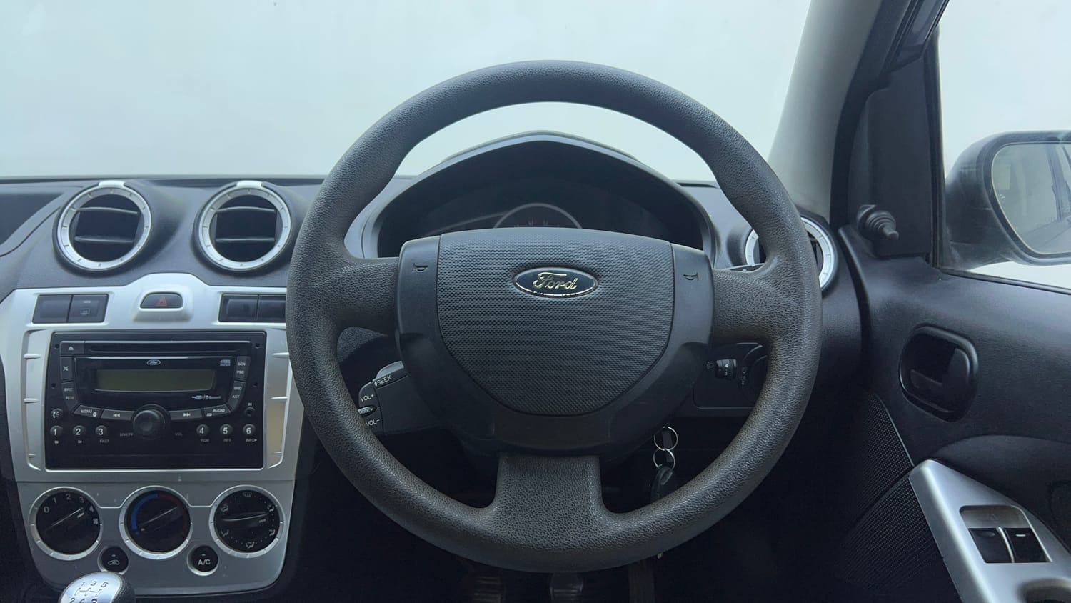 Used 2013 Ford Figo Duratec Petrol ZXI 1.2 Petrol Manual top_features Steering mounted controls