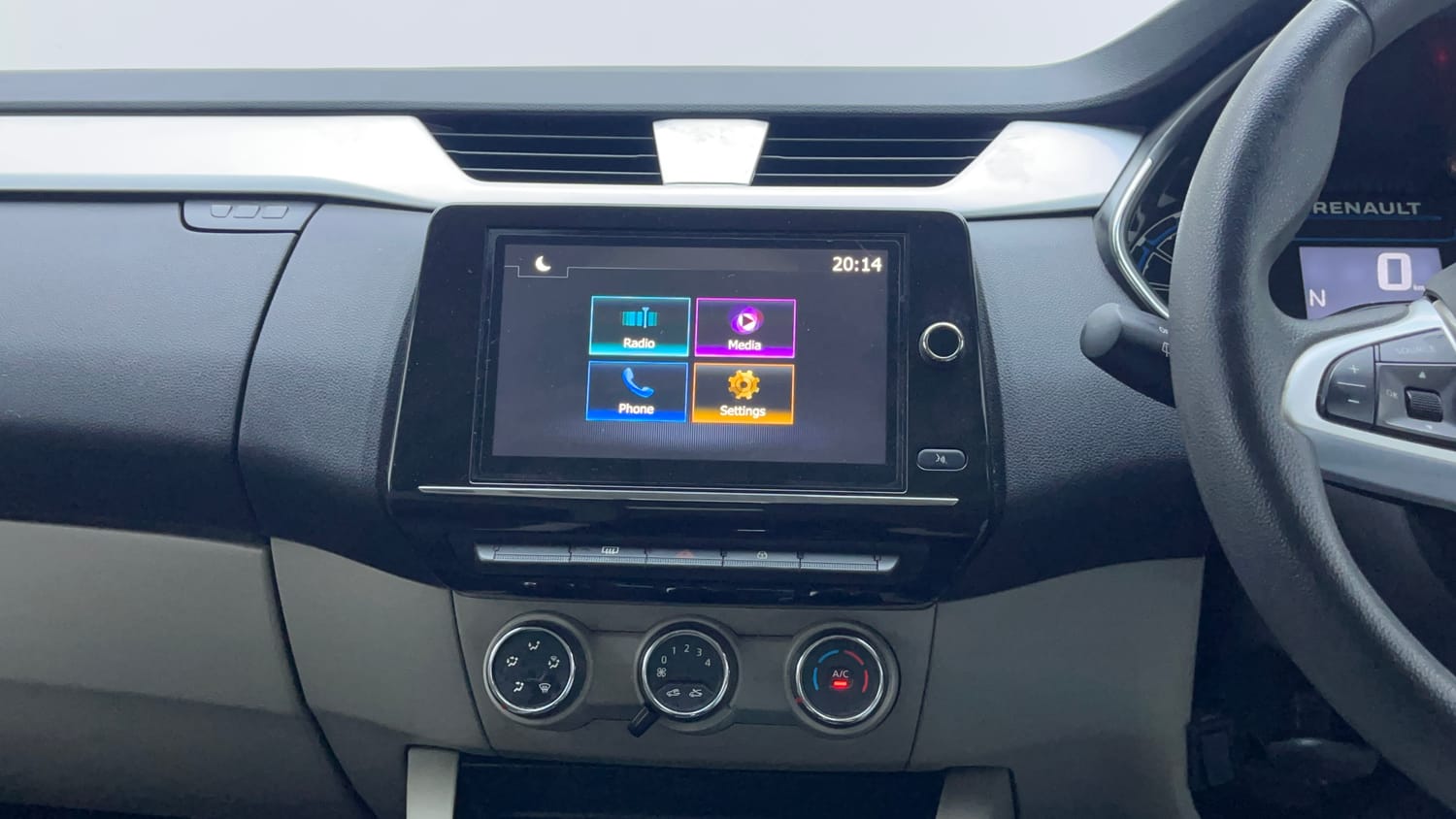 Used 2021 Renault Triber RXZ EASY-R AMT Dual Tone Petrol Automatic interior MUSIC SYSTEM & AC CONTROL VIEW