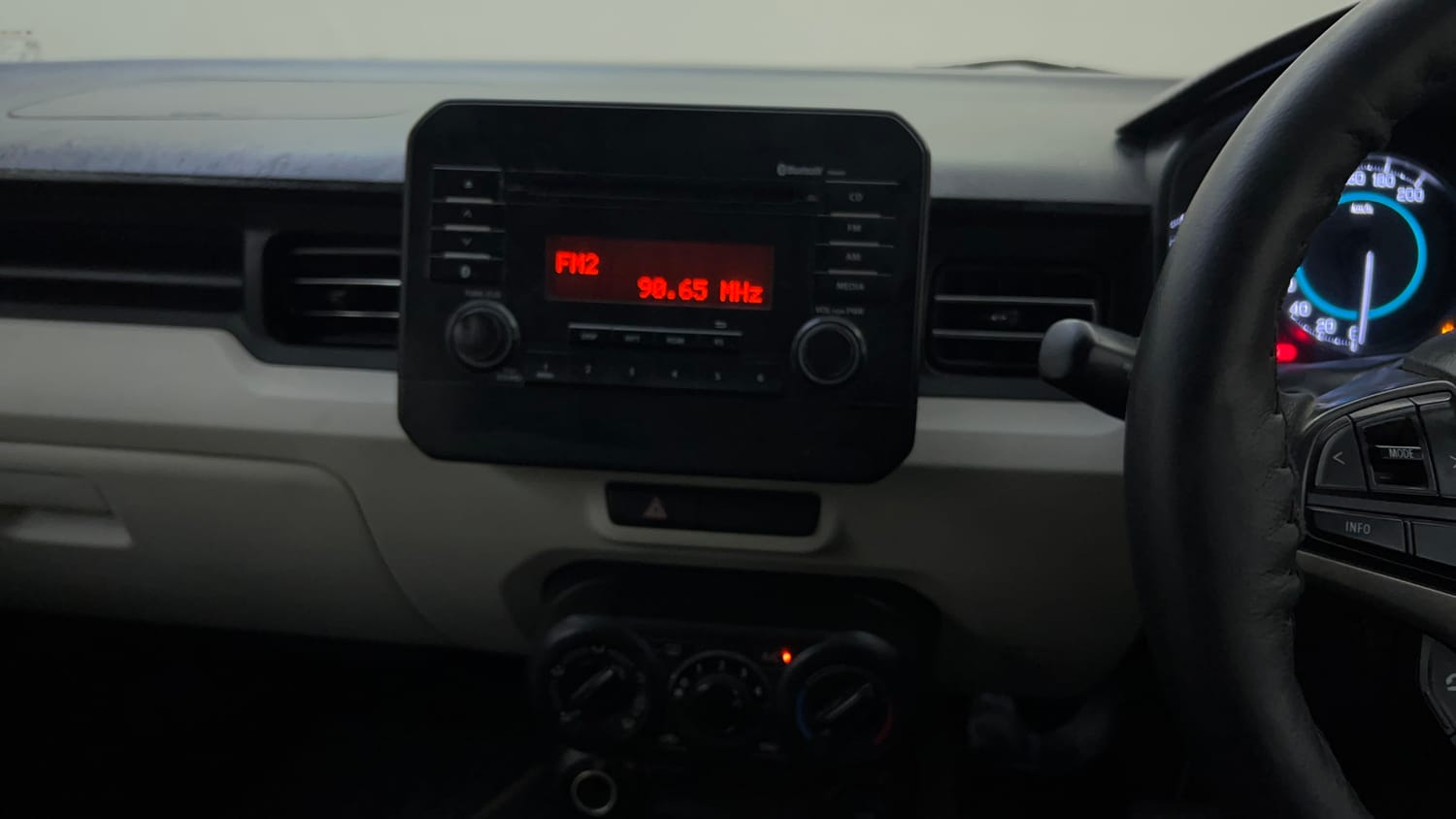 Used 2018 Maruti Suzuki Ignis [2017-2020] Zeta AMT Petrol Dual Tone Petrol Automatic top_features Integrated (in-dash) music system