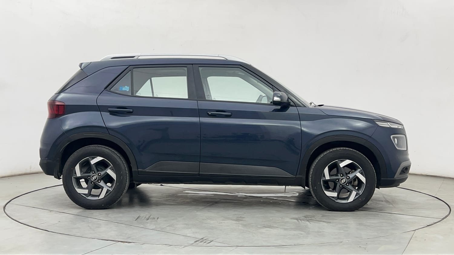 Used 2021 Hyundai Venue SX 1.5 CRDi Diesel Manual exterior RIGHT SIDE VIEW