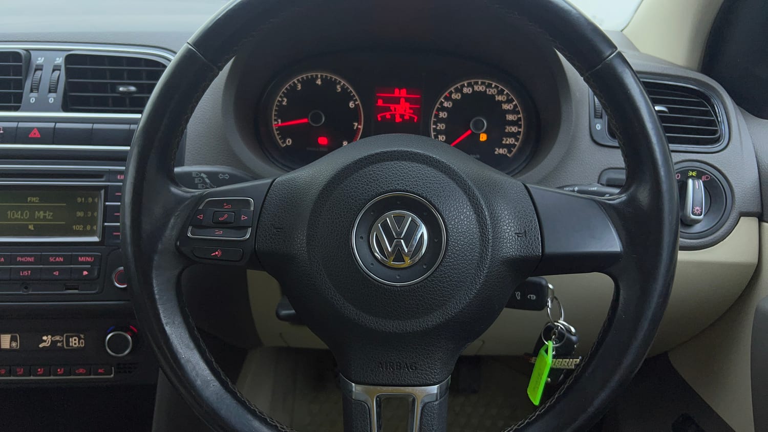 Used 2013 Volkswagen Vento Highline Petrol Petrol Manual top_features Steering mounted controls