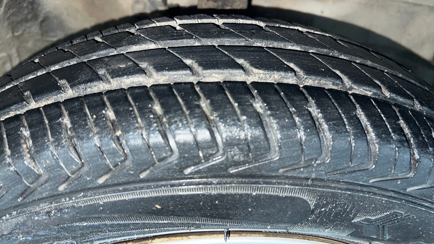 Used 2013 Maruti Suzuki Wagon R LXI Petrol Manual tyres RIGHT FRONT TYRE TREAD VIEW