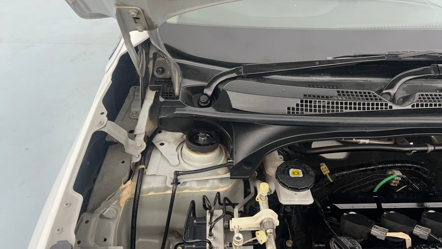 Used 2023 Honda Elevate ZX CVT Petrol Automatic engine ENGINE RIGHT SIDE HINGE & APRON VIEW