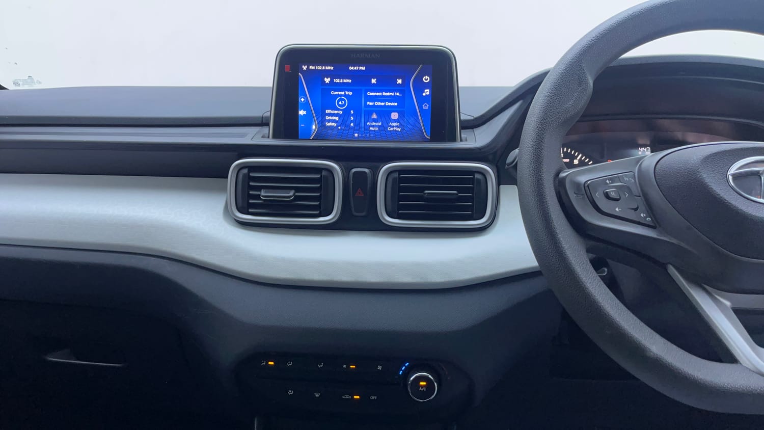 Used 2022 Tata Punch Accomplished MT Petrol Manual interior MUSIC SYSTEM & AC CONTROL VIEW