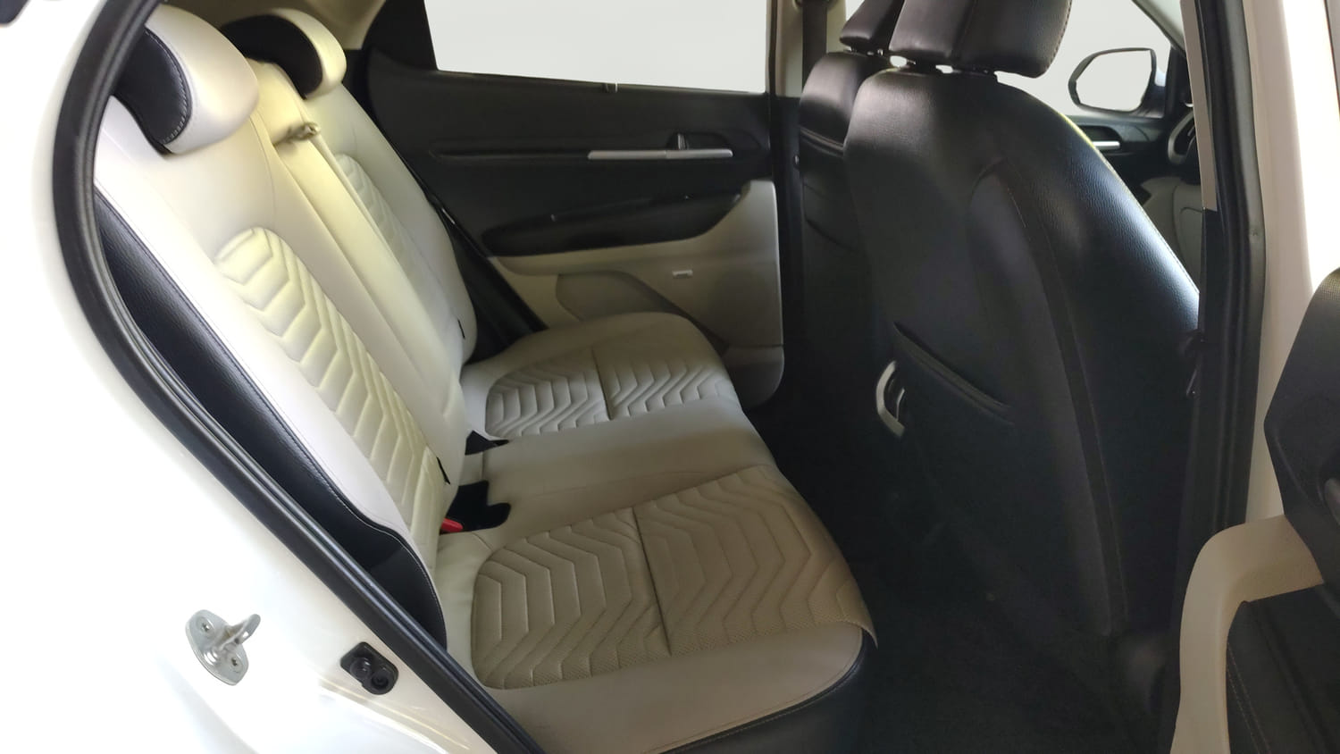 Used 2021 Kia Sonet HTX Plus 1.0 iMT Petrol Manual interior RIGHT SIDE REAR DOOR CABIN VIEW