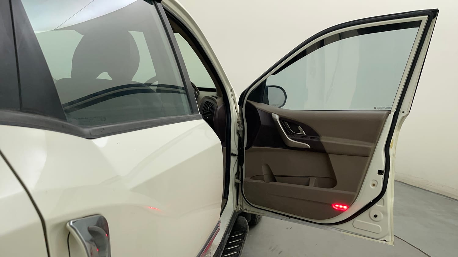 Used 2015 Mahindra XUV500 W6 Diesel Manual interior RIGHT FRONT DOOR OPEN VIEW
