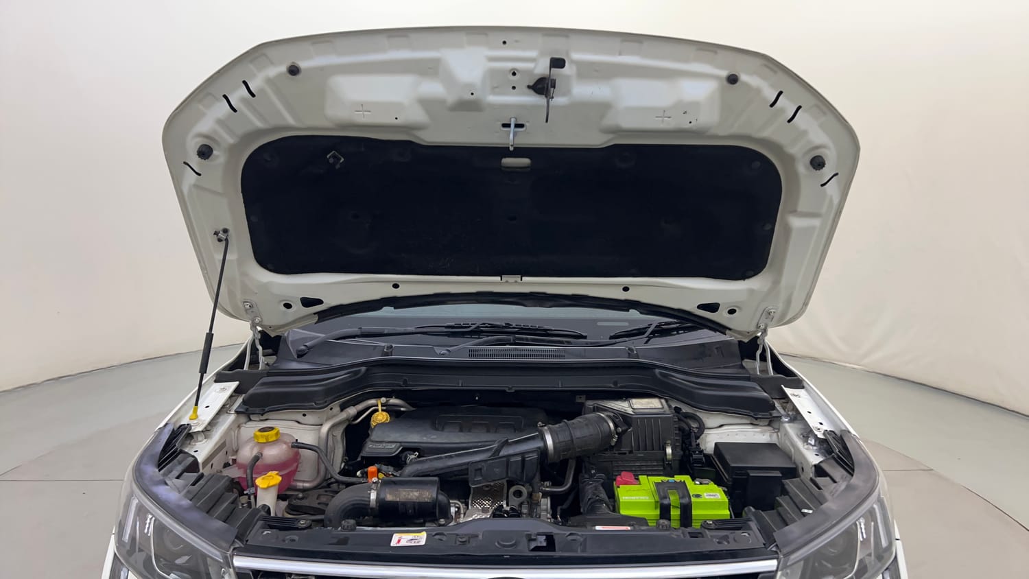 Used 2021 Mahindra XUV 300 W8 1.2 Petrol Petrol Manual engine ENGINE & BONNET OPEN FRONT VIEW