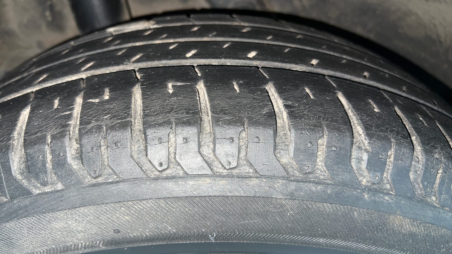 Used 2021 Hyundai Verna SX (O) 1.0 Turbo DCT Petrol Automatic tyres RIGHT REAR TYRE TREAD VIEW