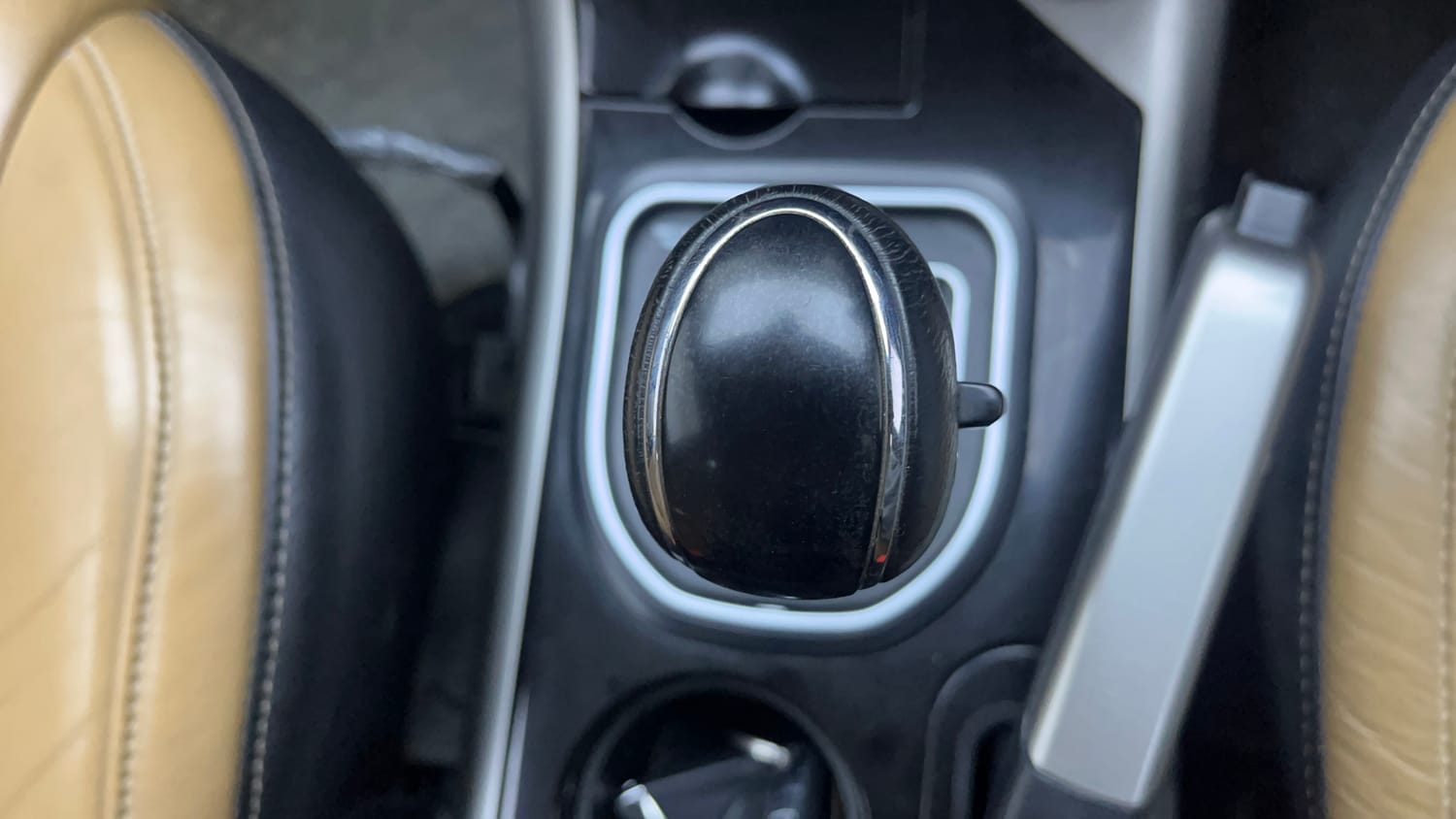 Used 2018 Mahindra XUV500 W11 AT Diesel Automatic interior GEAR  KNOB VIEW