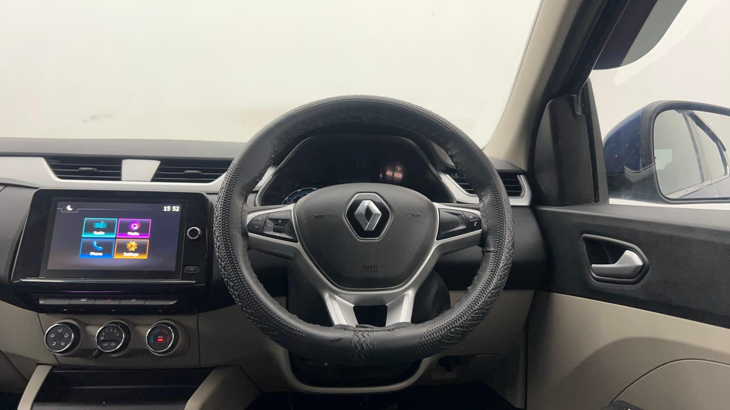 Used 2022 Renault Triber RXZ Dual Tone Petrol Manual interior STEERING VIEW