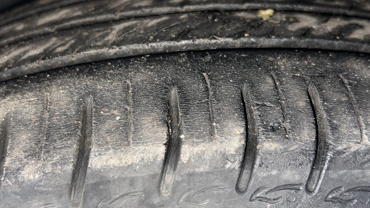 Used 2023 Tata Altroz XZA Petrol Petrol Automatic tyres RIGHT FRONT TYRE TREAD VIEW
