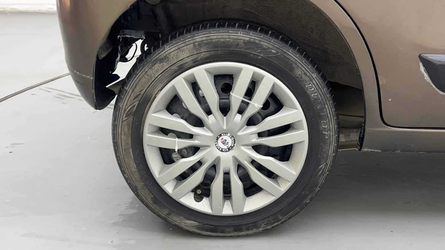 Used 2016 Maruti Suzuki Wagon R 1.0 VXI Petrol + CNG (Outside Fitted) Cng Manual tyres RIGHT REAR TYRE RIM VIEW