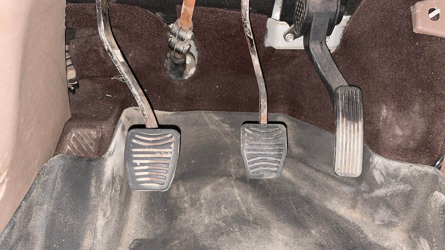 Used 2015 Mahindra XUV500 W6 Diesel Manual interior PEDALS VIEW