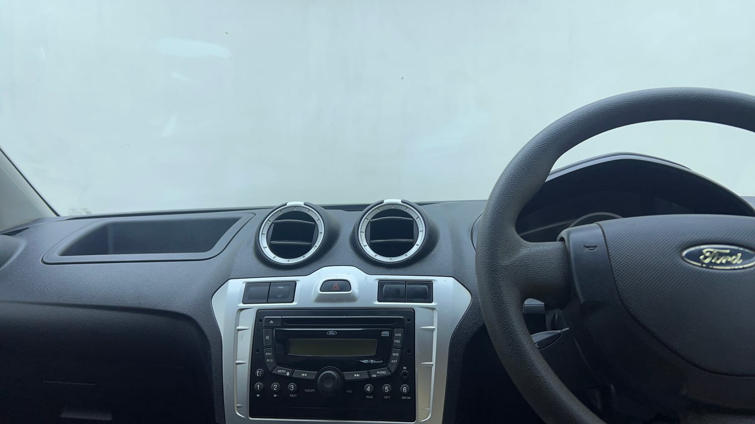 Used 2013 Ford Figo Duratec Petrol ZXI 1.2 Petrol Manual top_features Integrated (in-dash) music system