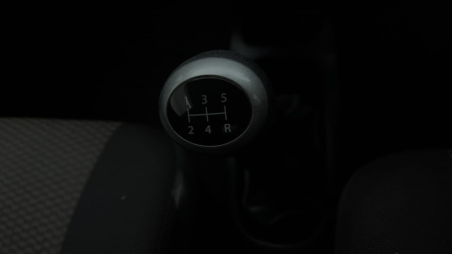 Used 2013 Maruti Suzuki Wagon R LXI Petrol Manual interior GEAR  KNOB VIEW