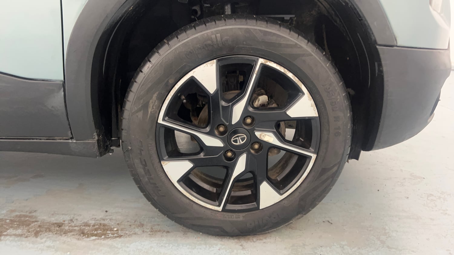 Used 2022 Tata Punch Creative Dual Tone Petrol Manual tyres RIGHT FRONT TYRE RIM VIEW