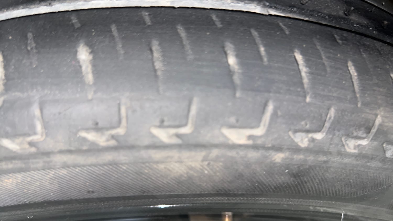 Used 2018 Maruti Suzuki Ignis [2017-2020] Zeta AMT Petrol Dual Tone Petrol Automatic tyres RIGHT FRONT TYRE TREAD VIEW