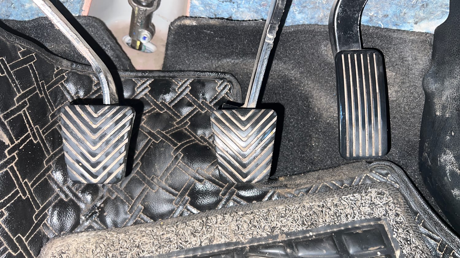 Used 2022 Kia Carens Luxury Plus 1.4 Petrol 6 STR Petrol Manual interior PEDALS VIEW