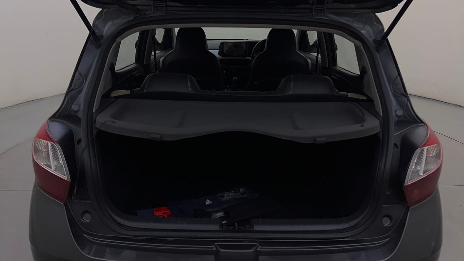 Used 2021 Hyundai Grand i10 Nios Magna 1.2 Kappa VTVT Petrol Manual interior DICKY INSIDE VIEW