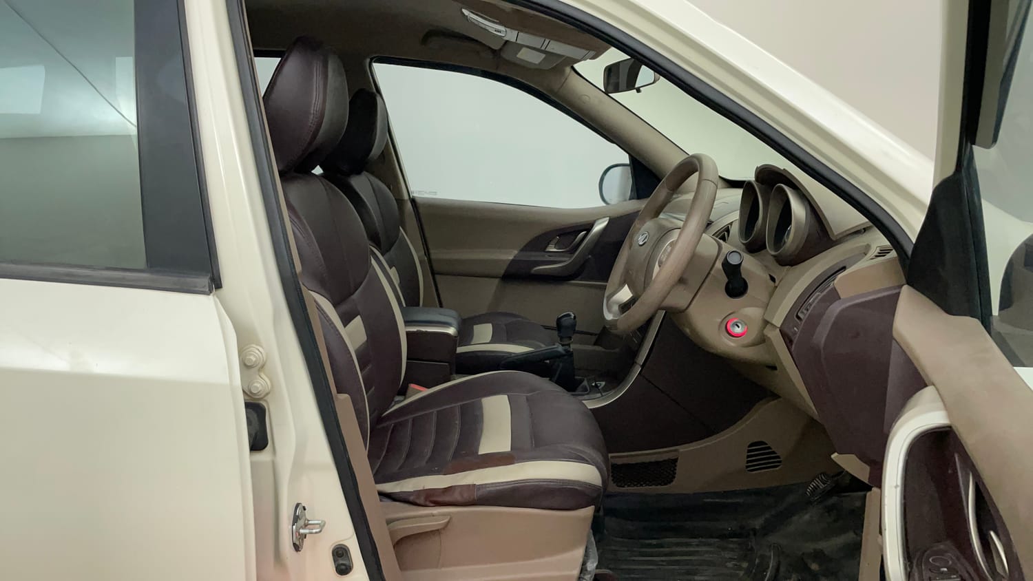 Used 2015 Mahindra XUV500 W6 Diesel Manual interior RIGHT SIDE FRONT DOOR CABIN VIEW