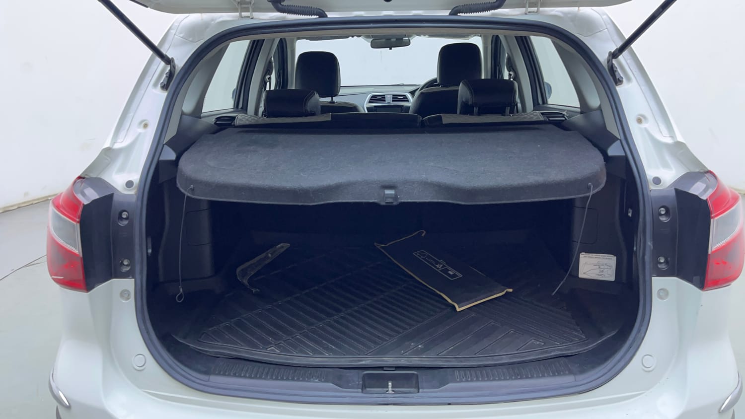 Used 2021 Maruti Suzuki S-Cross Zeta AT Petrol Automatic interior DICKY INSIDE VIEW