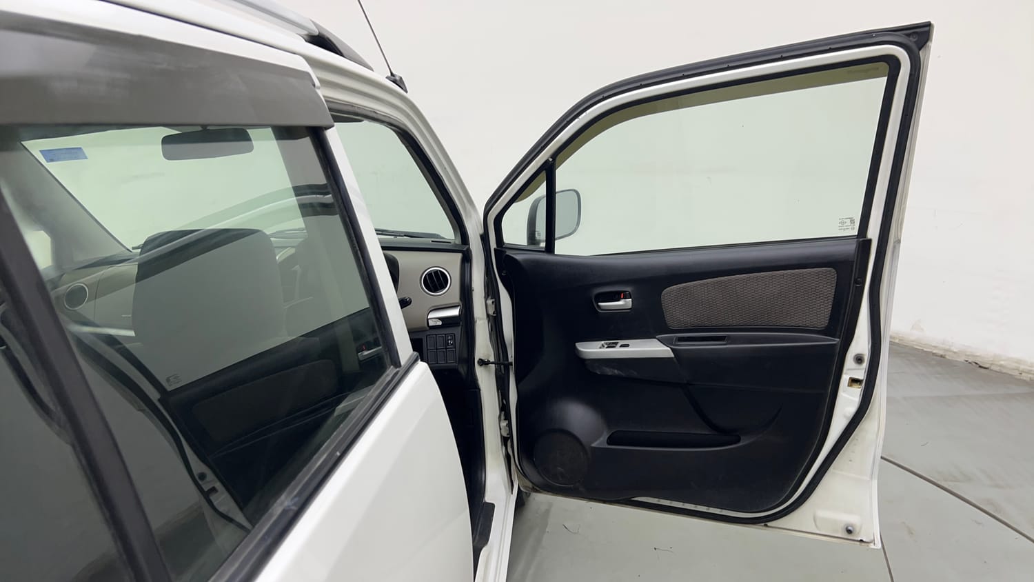 Used 2013 Maruti Suzuki Wagon R LXI Petrol Manual interior RIGHT FRONT DOOR OPEN VIEW
