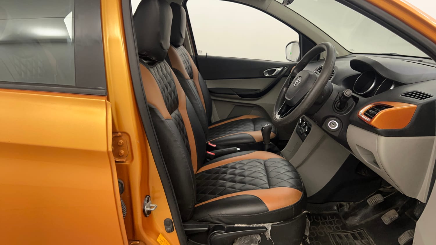Used 2018 Tata Tiago Revotron XZ Petrol Manual interior RIGHT SIDE FRONT DOOR CABIN VIEW