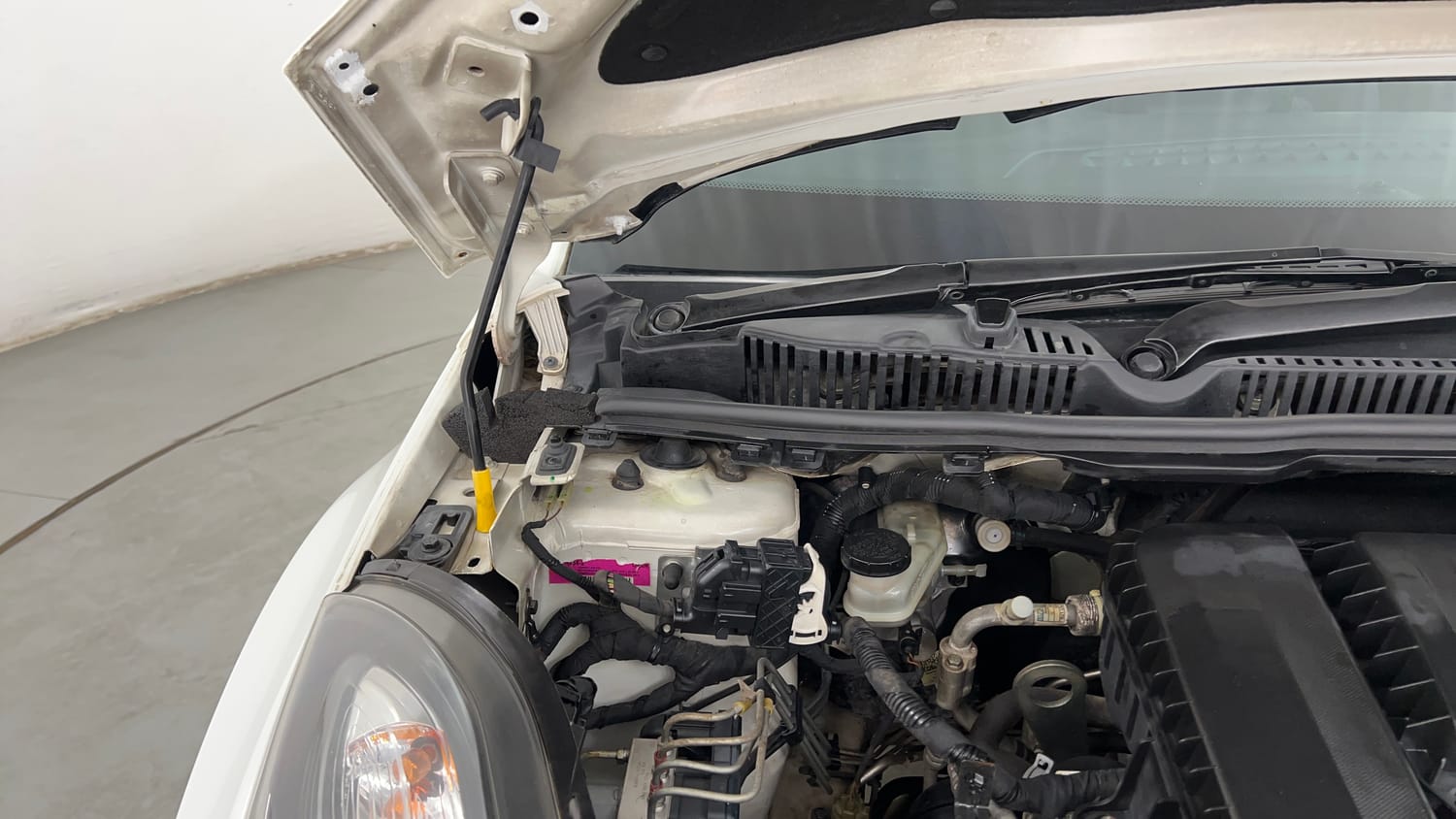 Used 2019 Tata Nexon XZA Plus Diesel Diesel Automatic engine ENGINE RIGHT SIDE HINGE & APRON VIEW