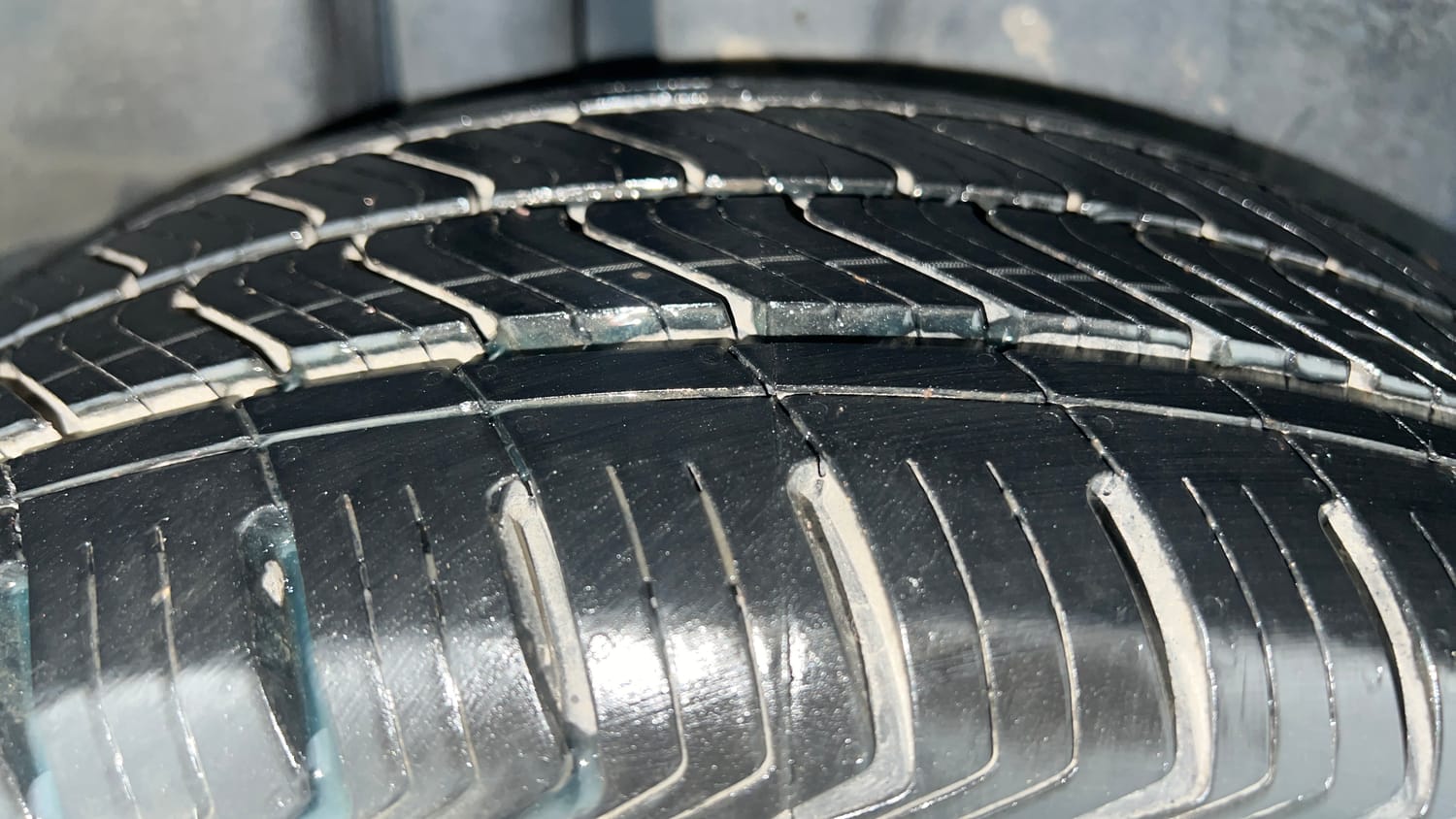 Used 2023 Maruti Suzuki Ciaz Alpha 1.5 Petrol Manual tyres RIGHT REAR TYRE TREAD VIEW