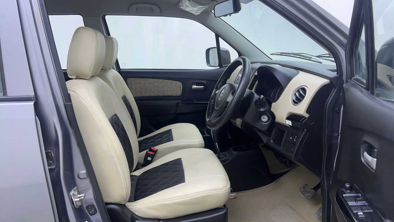 Used 2017 Maruti Suzuki Wagon R 1.0 VXI AMT Petrol Automatic interior RIGHT SIDE FRONT DOOR CABIN VIEW