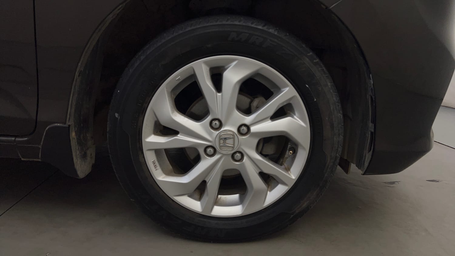 Used 2019 Honda Amaze 1.2 VX CVT Petrol Petrol Automatic tyres RIGHT FRONT TYRE RIM VIEW