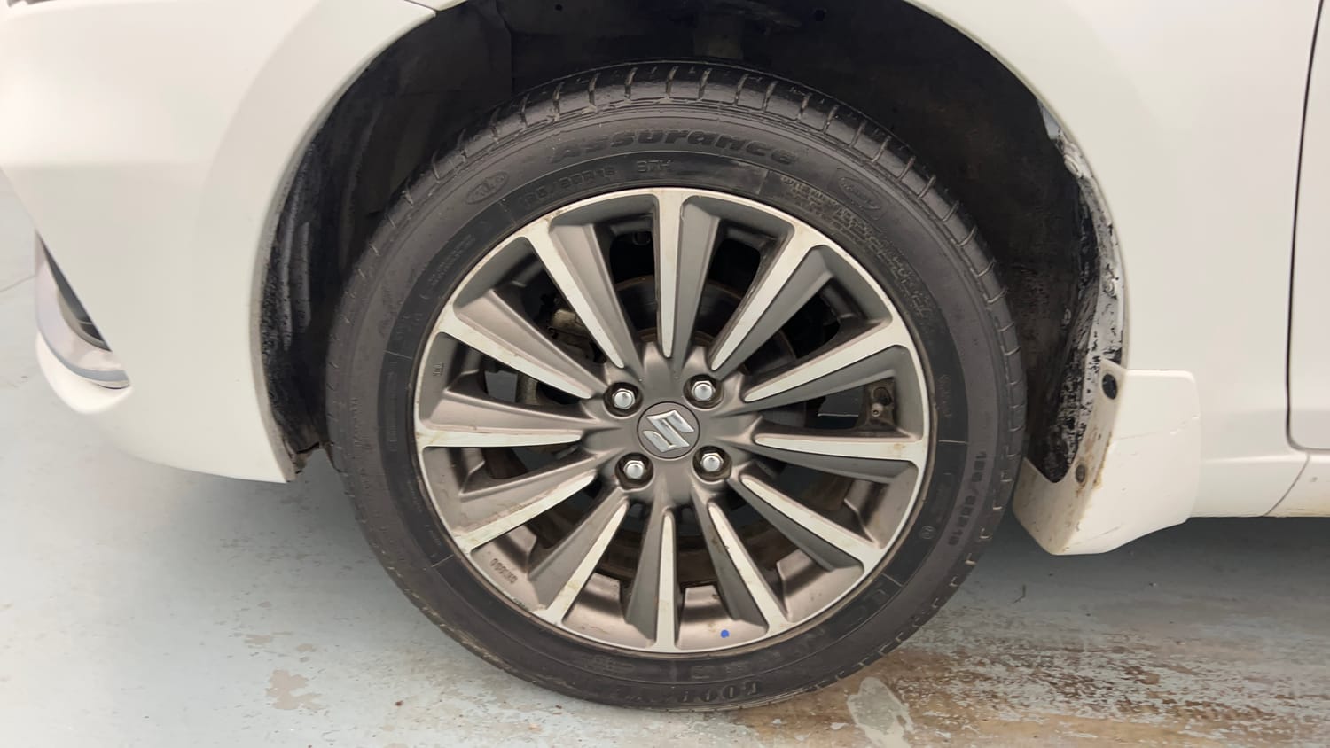 Used 2019 Maruti Suzuki Ciaz Alpha Hybrid 1.5 Petrol Manual tyres LEFT FRONT TYRE RIM VIEW