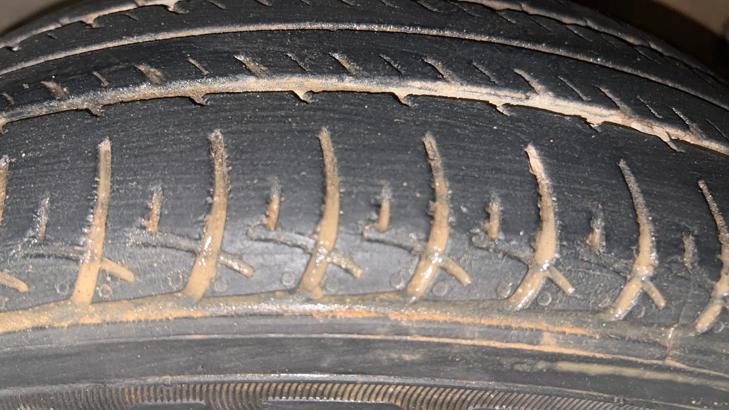 Used 2021 null Petrol Automatic tyres LEFT FRONT TYRE TREAD VIEW