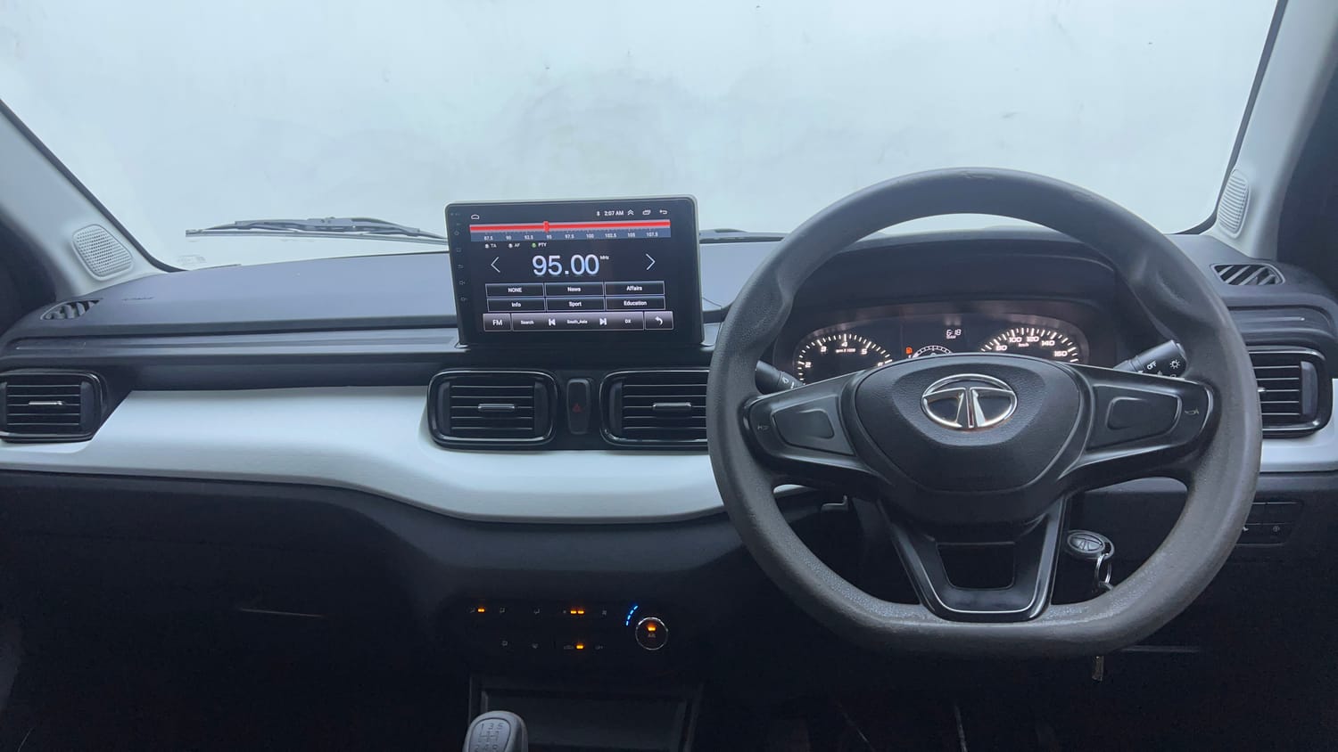 Used 2022 Tata Punch Pure MT Petrol Manual interior DASHBOARD VIEW