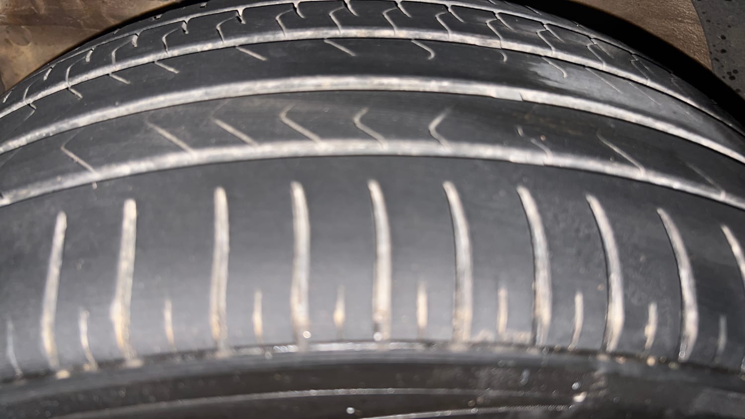 Used 2021 Mahindra XUV 300 W8 1.2 Petrol Petrol Manual tyres LEFT FRONT TYRE TREAD VIEW