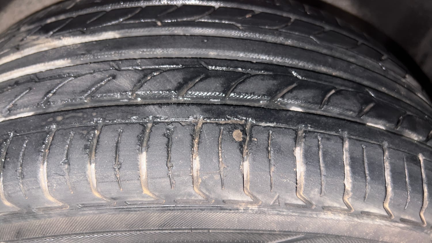 Used 2014 Volkswagen Polo Highline1.2L (P) Petrol Manual tyres LEFT REAR TYRE TREAD VIEW