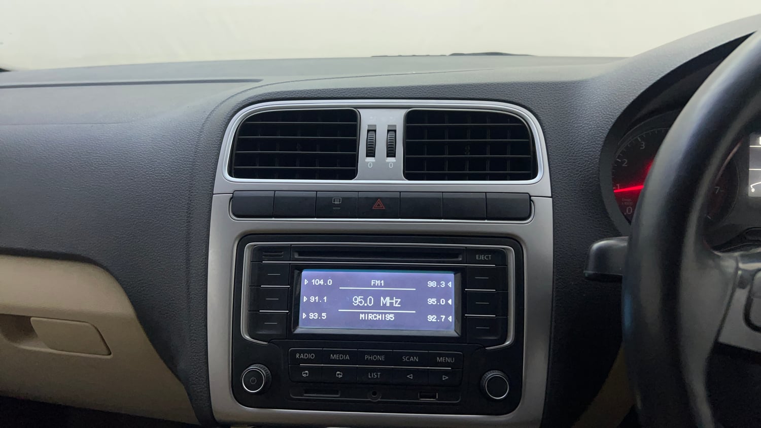Used 2014 Volkswagen Polo Highline1.2L (P) Petrol Manual top_features Integrated (in-dash) music system