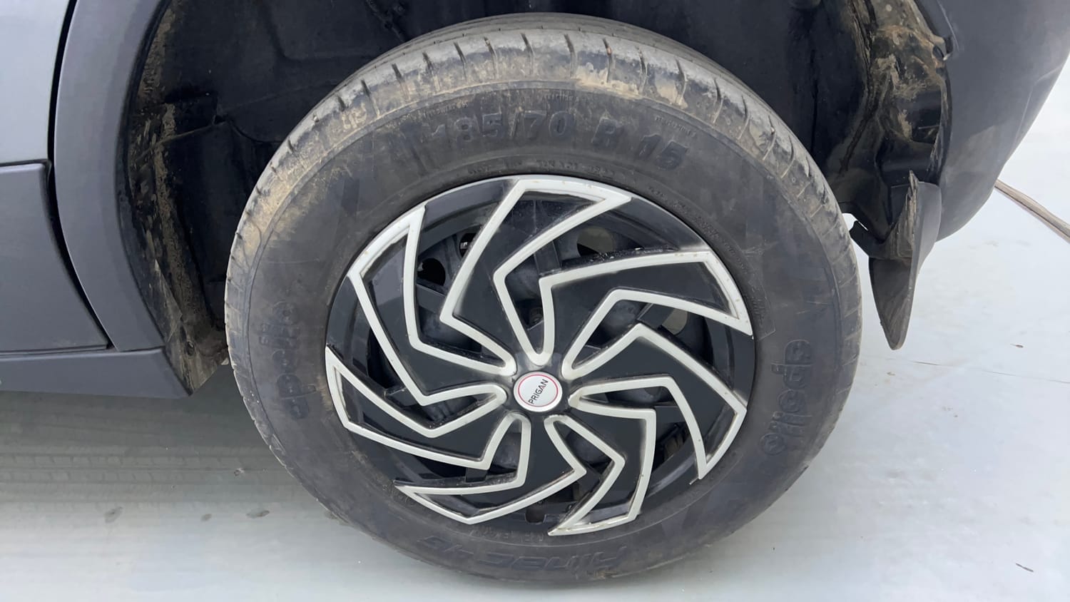 Used 2022 Tata Punch Pure MT Petrol Manual tyres LEFT REAR TYRE RIM VIEW