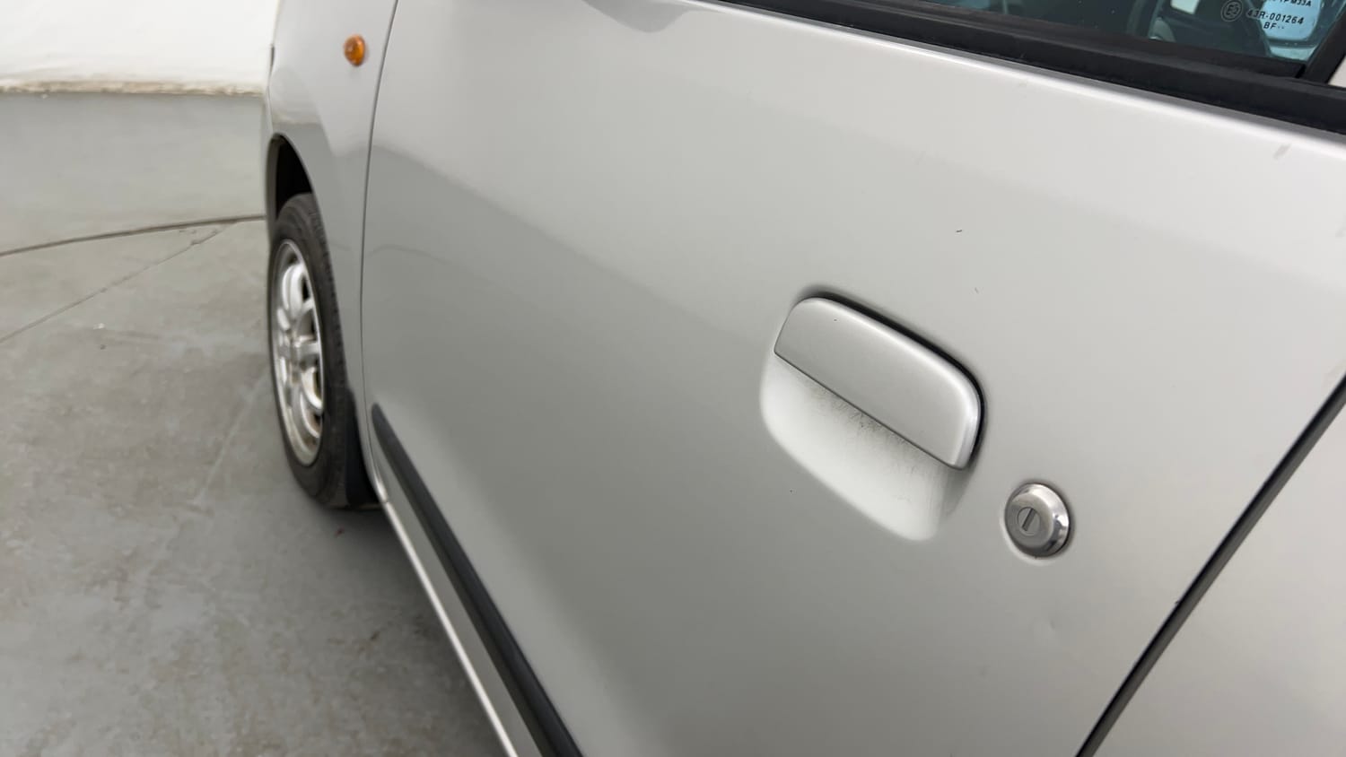 Used 2016 Maruti Suzuki Wagon R 1.0 VXI AMT Petrol Automatic dents MINOR SCRATCH