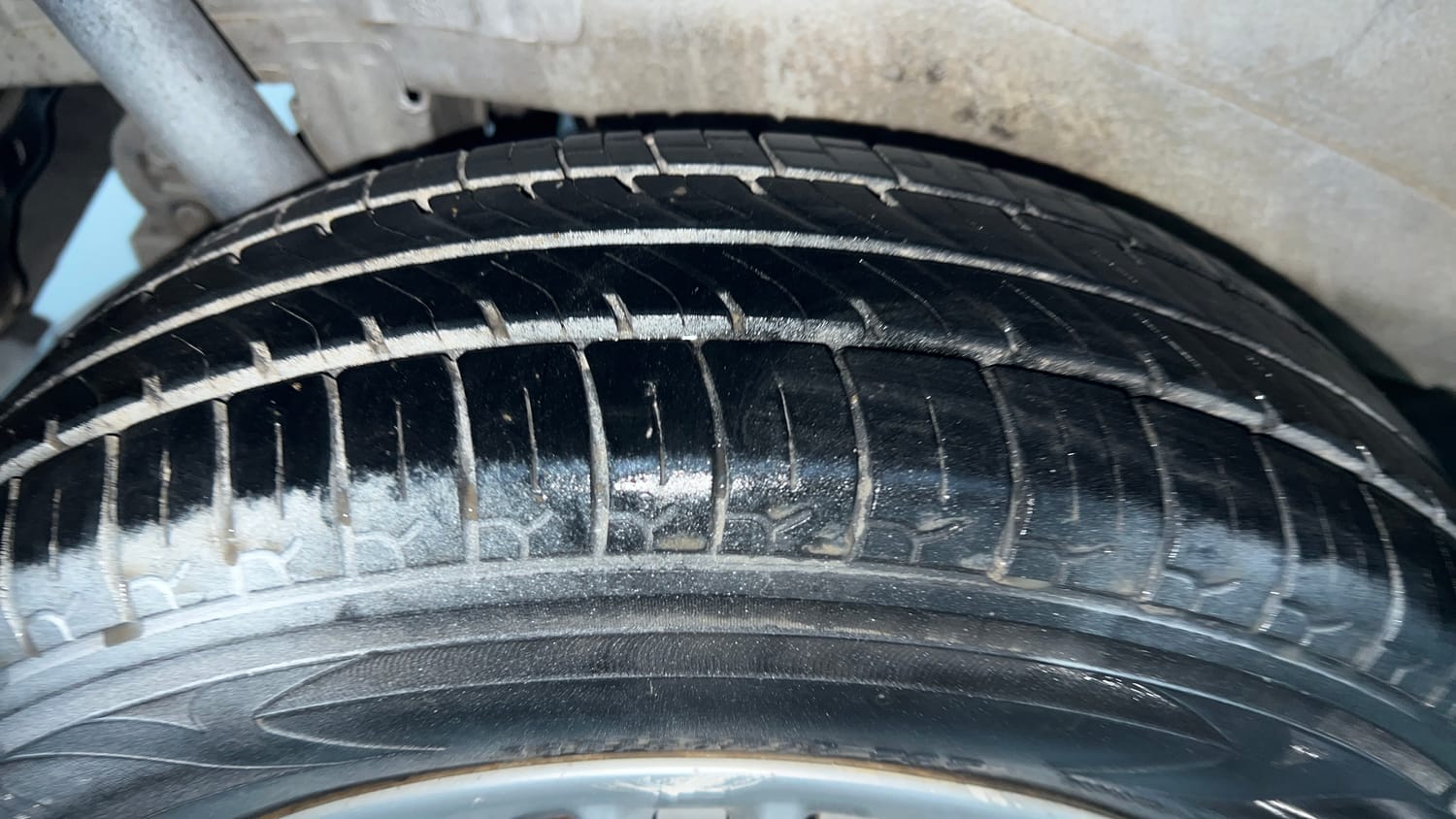 Used 2013 Maruti Suzuki Wagon R LXI Petrol Manual tyres RIGHT REAR TYRE TREAD VIEW