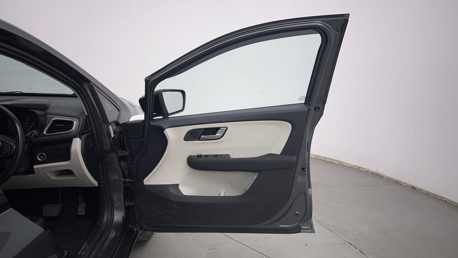Used 2023 Tata Altroz XZA Petrol Petrol Automatic interior RIGHT FRONT DOOR OPEN VIEW