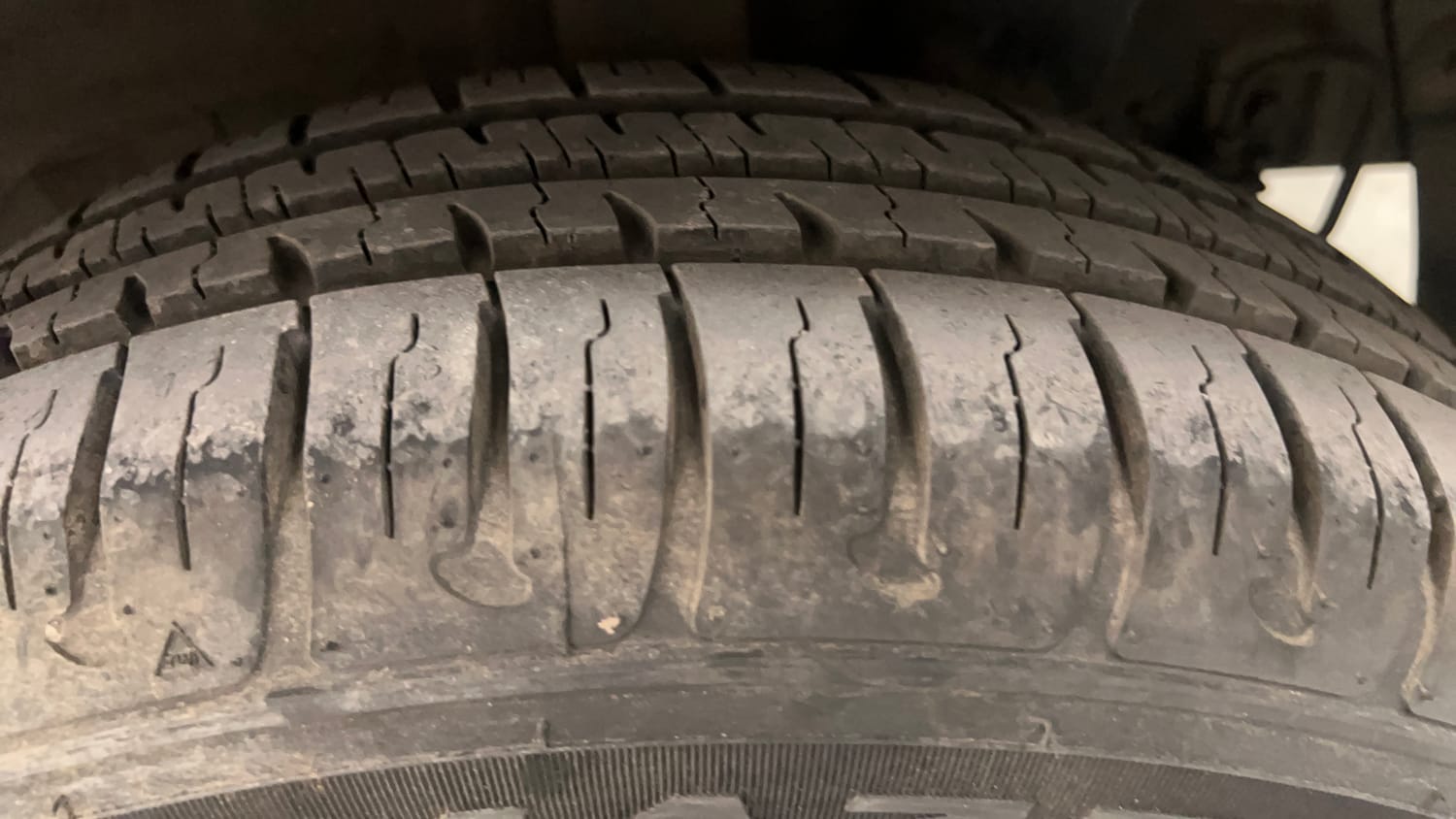 Used 2017 Hyundai Grand i10 Sportz (O) 1.2 Kappa VTVT Petrol Manual tyres LEFT REAR TYRE TREAD VIEW
