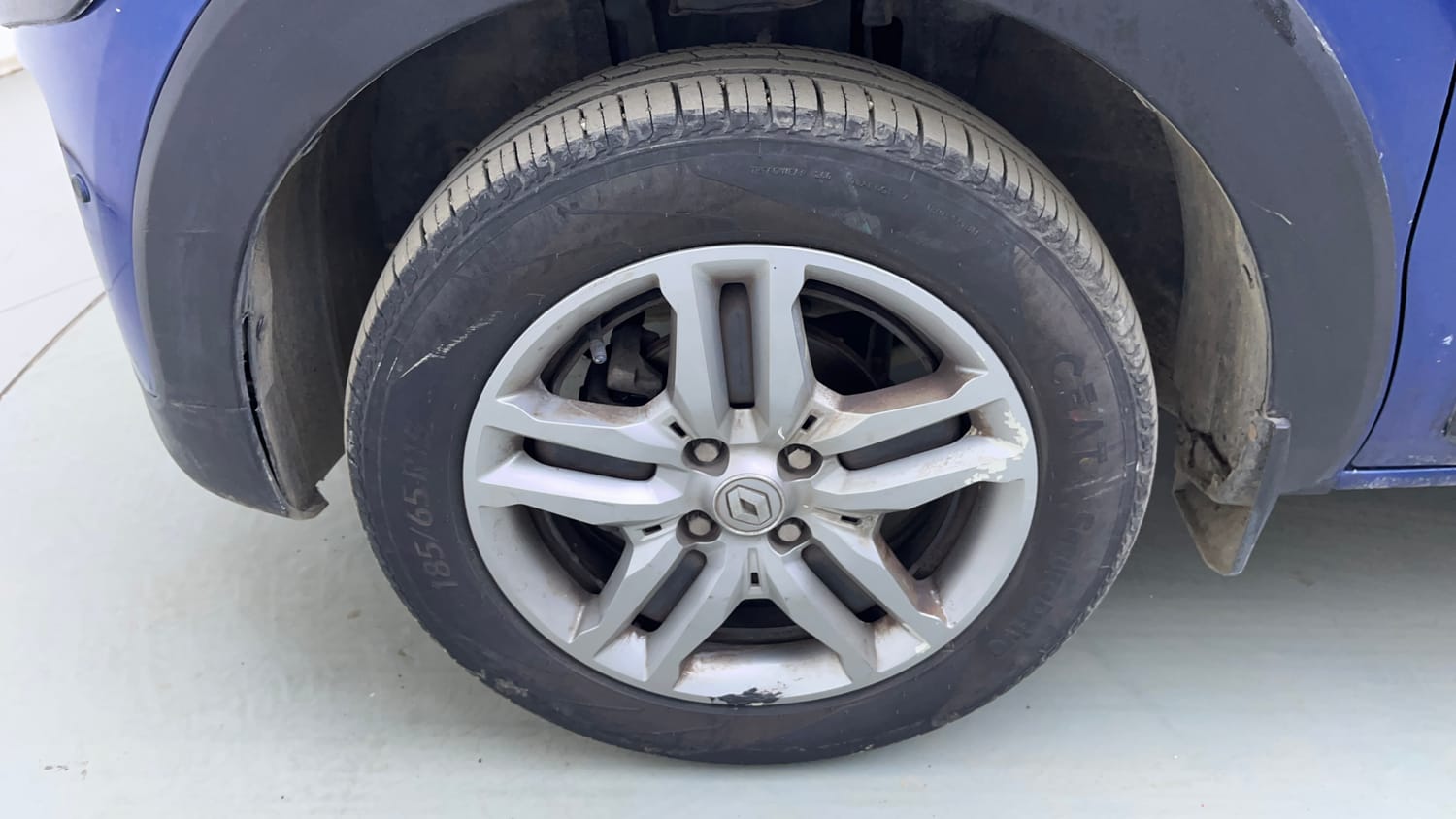 Used 2021 Renault Triber RXZ EASY-R AMT Dual Tone Petrol Automatic tyres LEFT FRONT TYRE RIM VIEW