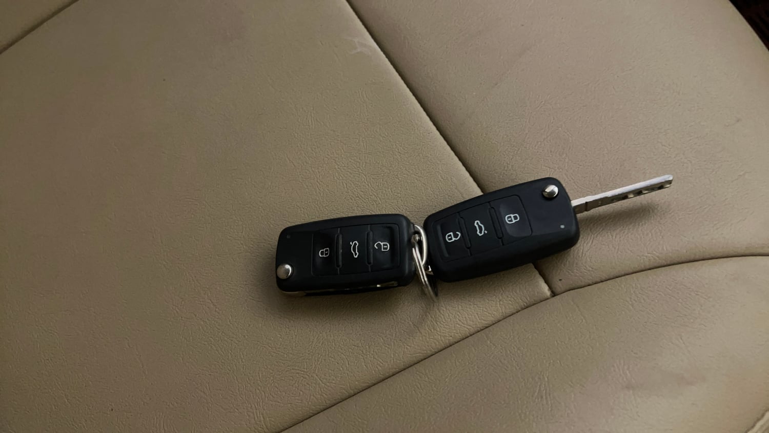Used 2014 Volkswagen Polo Highline1.2L (P) Petrol Manual extra CAR KEY VIEW