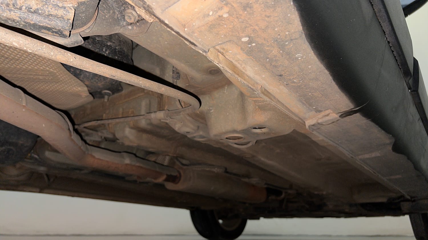 Used 2021 Mahindra XUV 300 W8 1.2 Petrol Petrol Manual extra REAR RIGHT UNDERBODY VIEW
