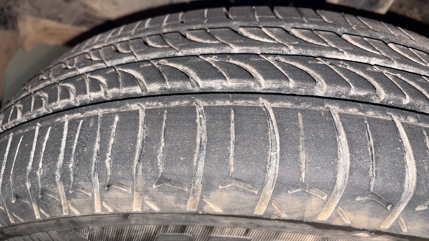 Used 2015 Tata Nano Twist XTA Petrol Automatic tyres LEFT FRONT TYRE TREAD VIEW